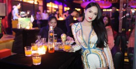 Hương Giang Idol ăn mặc sexy đi dự tiệc World Cup